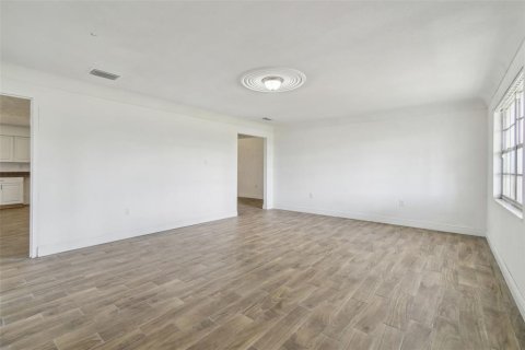 Купить коммерческую недвижимость в Зеферхиллс-Норт, Флорида 211.54м2, № 1679429 - фото 6