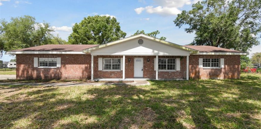 Propiedad comercial en Zephyrhills, Florida 211.54 m2 № 1679429