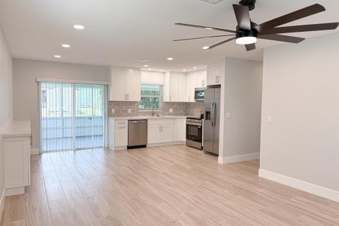 Villa ou maison à vendre à Lake Worth, Floride: 3 chambres, 96.62 m2 № 2244523 - photo 4