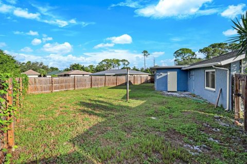 House in Port Charlotte, Florida 3 bedrooms, 162.39 sq.m. № 1883663 - photo 18
