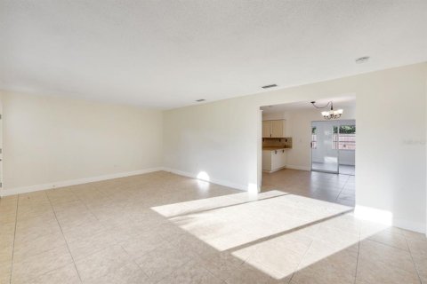 House in Port Charlotte, Florida 3 bedrooms, 162.39 sq.m. № 1883663 - photo 6