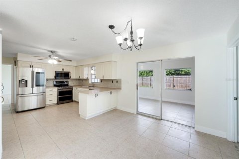 House in Port Charlotte, Florida 3 bedrooms, 162.39 sq.m. № 1883663 - photo 7