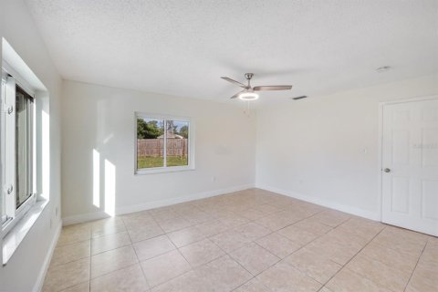 House in Port Charlotte, Florida 3 bedrooms, 162.39 sq.m. № 1883663 - photo 13
