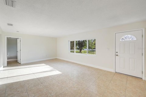 House in Port Charlotte, Florida 3 bedrooms, 162.39 sq.m. № 1883663 - photo 5