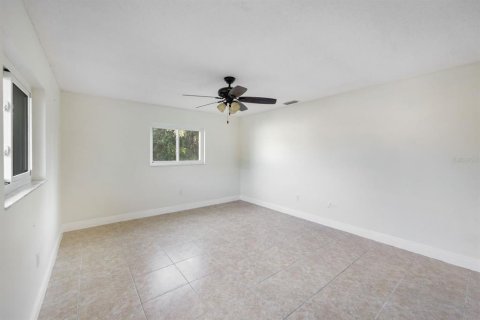 House in Port Charlotte, Florida 3 bedrooms, 162.39 sq.m. № 1883663 - photo 11