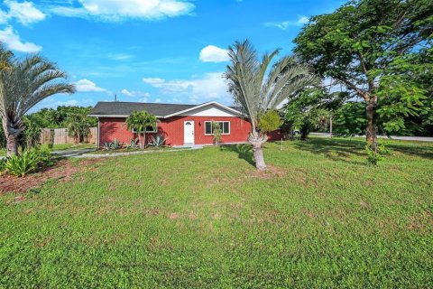 House in Port Charlotte, Florida 3 bedrooms, 162.39 sq.m. № 1883663 - photo 1
