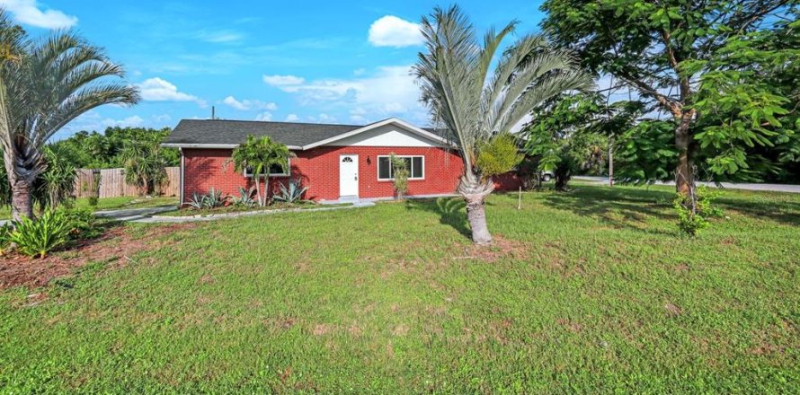 House in Port Charlotte, Florida 3 bedrooms, 162.39 sq.m. № 1883663