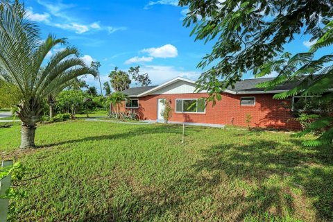 House in Port Charlotte, Florida 3 bedrooms, 162.39 sq.m. № 1883663 - photo 3
