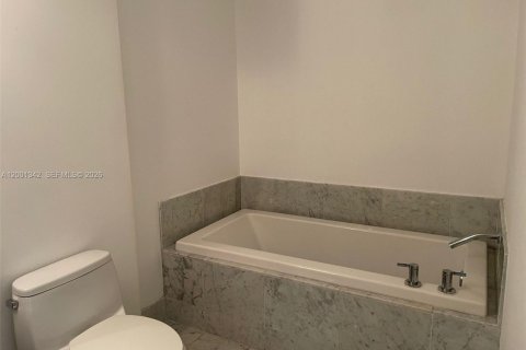 Condo in Miami, Florida, 1 bedroom № 2170238 - photo 16