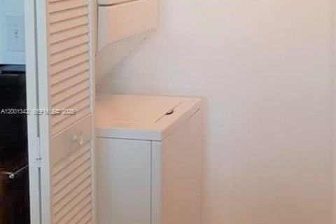 Condo in Miami, Florida, 1 bedroom № 2170238 - photo 18