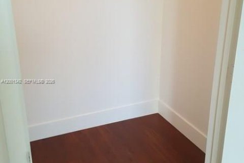 Condo in Miami, Florida, 1 bedroom № 2170238 - photo 13