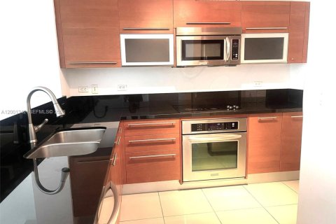 Condo in Miami, Florida, 1 bedroom № 2170238 - photo 4