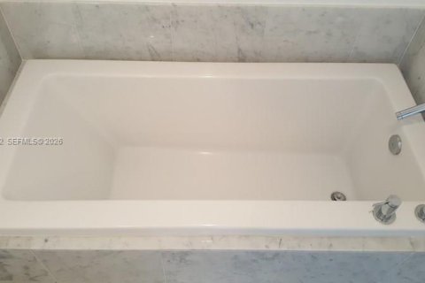 Condo in Miami, Florida, 1 bedroom № 2170238 - photo 17