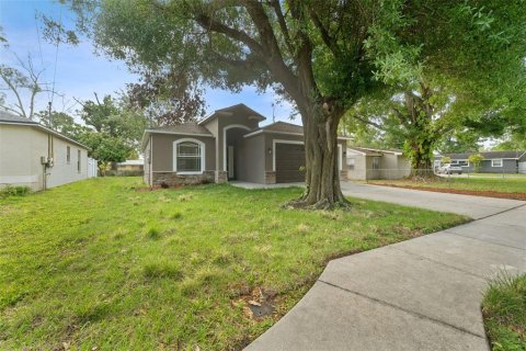 House in Tampa, Florida 3 bedrooms, 123.28 sq.m. № 1905624 - photo 3