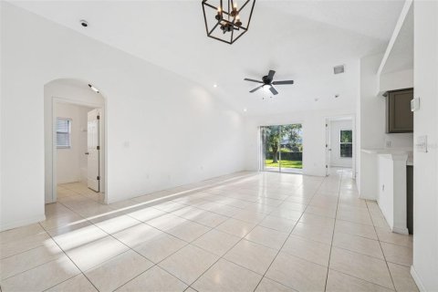 House in Tampa, Florida 3 bedrooms, 123.28 sq.m. № 1905624 - photo 7