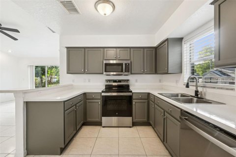 House in Tampa, Florida 3 bedrooms, 123.28 sq.m. № 1905624 - photo 10