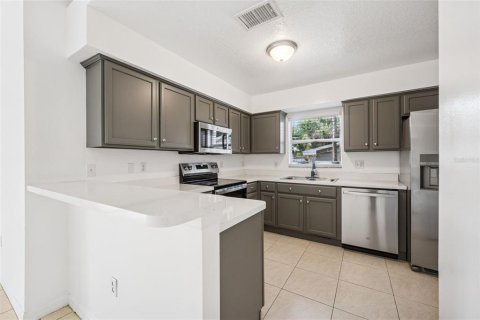 House in Tampa, Florida 3 bedrooms, 123.28 sq.m. № 1905624 - photo 9