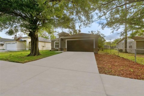 House in Tampa, Florida 3 bedrooms, 123.28 sq.m. № 1905624 - photo 2