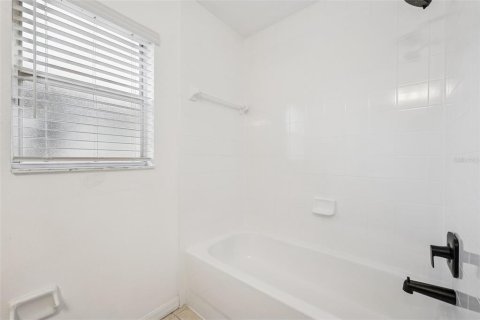 House in Tampa, Florida 3 bedrooms, 123.28 sq.m. № 1905624 - photo 19