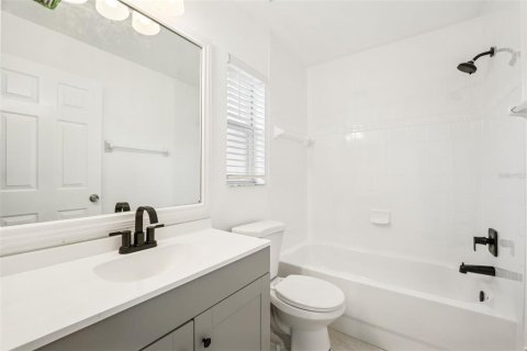 House in Tampa, Florida 3 bedrooms, 123.28 sq.m. № 1905624 - photo 15