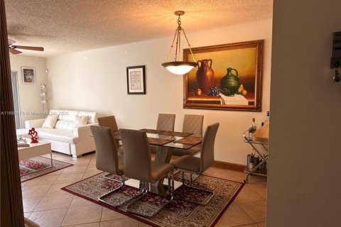 Copropriété à louer à Pembroke Pines, Floride: 1 chambre, 96.34 m2 № 1966257 - photo 24