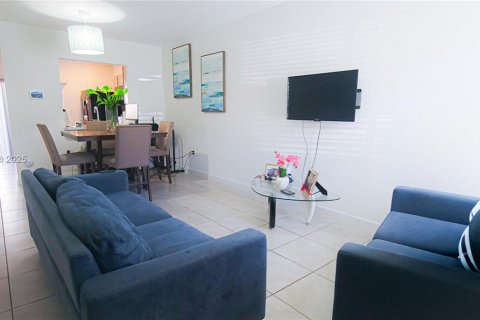 Touwnhouse à vendre à Florida City, Floride: 2 chambres, 112.23 m2 № 2015905 - photo 4