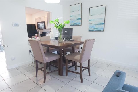 Touwnhouse à vendre à Florida City, Floride: 2 chambres, 112.23 m2 № 2015905 - photo 6