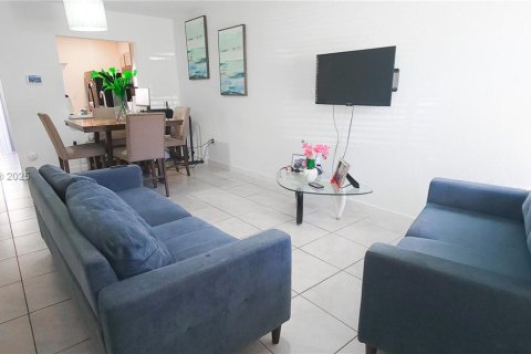 Touwnhouse à vendre à Florida City, Floride: 2 chambres, 112.23 m2 № 2015905 - photo 5