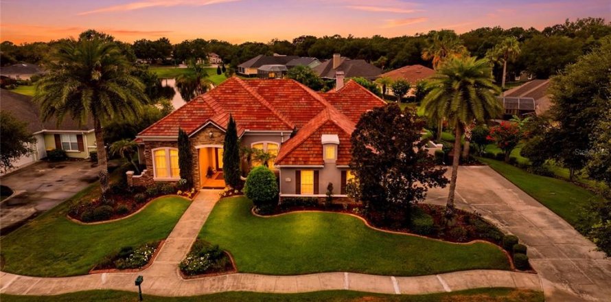 Casa en Mount Dora, Florida 3 dormitorios, 342.44 m2 № 2299390