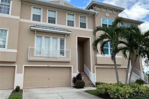Townhouse in Seminole, Florida 3 bedrooms, 193.98 sq.m. № 2294715 - photo 2