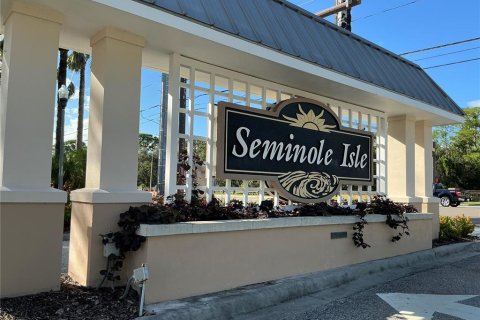 Townhouse in Seminole, Florida 3 bedrooms, 193.98 sq.m. № 2294715 - photo 3