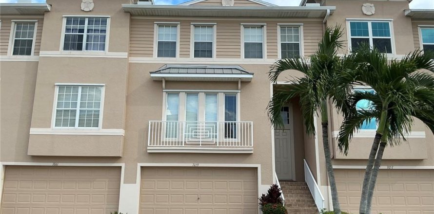 Townhouse in Seminole, Florida 3 bedrooms, 193.98 sq.m. № 2294715