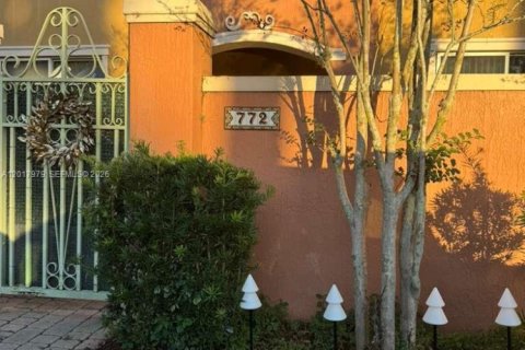 Condo in Pembroke Pines, Florida, 2 bedrooms № 2088076