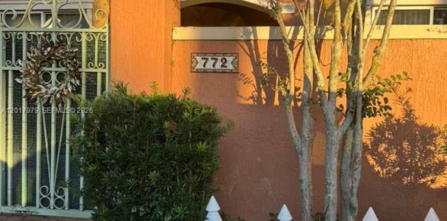 Condo in Pembroke Pines, Florida, 2 bedrooms  № 2088076
