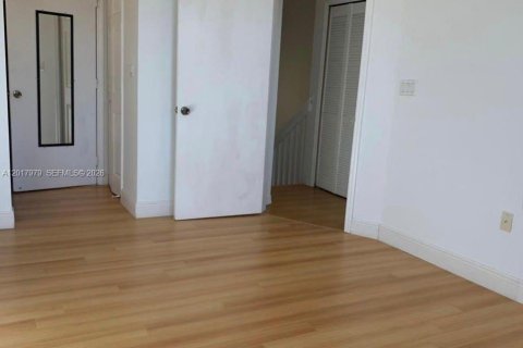 Condo in Pembroke Pines, Florida, 2 bedrooms  № 2088076 - photo 15