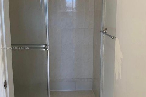 Condo in Pembroke Pines, Florida, 2 bedrooms  № 2088076 - photo 12
