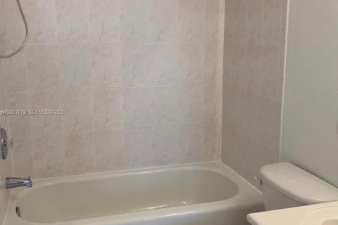 Condo in Pembroke Pines, Florida, 2 bedrooms  № 2088076 - photo 17