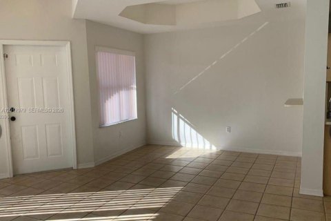 Condo in Pembroke Pines, Florida, 2 bedrooms  № 2088076 - photo 4