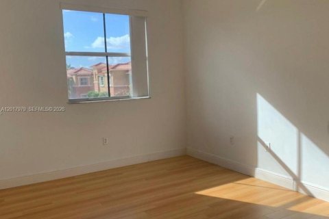 Condo in Pembroke Pines, Florida, 2 bedrooms  № 2088076 - photo 13
