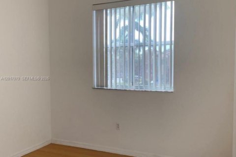 Condo in Pembroke Pines, Florida, 2 bedrooms  № 2088076 - photo 11