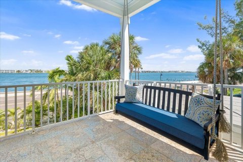 Casa en venta en Saint Pete Beach, Florida, 4 dormitorios, 275.36 m2 № 1899658 - foto 28