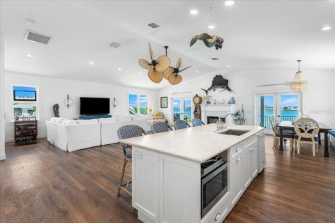 Casa en venta en Saint Pete Beach, Florida, 4 dormitorios, 275.36 m2 № 1899658 - foto 9