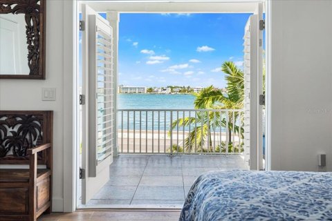 Casa en venta en Saint Pete Beach, Florida, 4 dormitorios, 275.36 m2 № 1899658 - foto 23