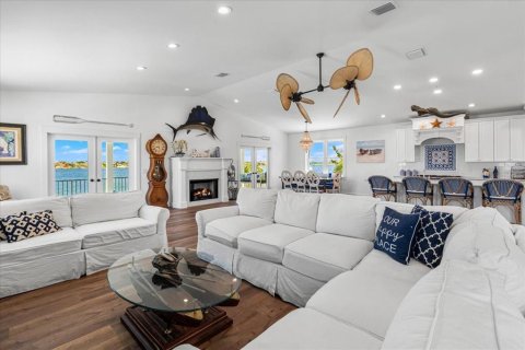 Casa en venta en Saint Pete Beach, Florida, 4 dormitorios, 275.36 m2 № 1899658 - foto 6