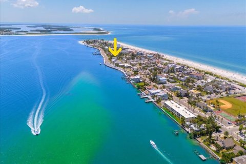 Casa en venta en Saint Pete Beach, Florida, 4 dormitorios, 275.36 m2 № 1899658 - foto 2