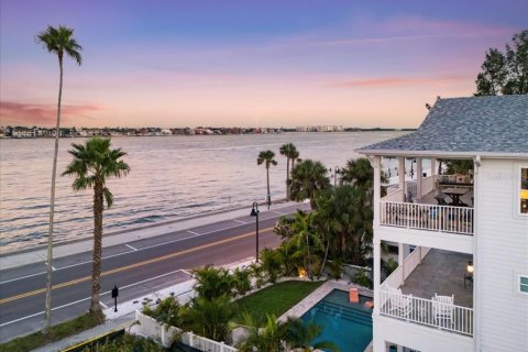 Casa en venta en Saint Pete Beach, Florida, 4 dormitorios, 275.36 m2 № 1899658 - foto 4