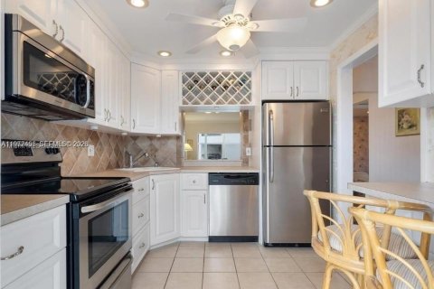 Condominio en venta en Lauderdale-by-the-Sea, Florida, 2 dormitorios, 92.9 m2 № 2044420 - foto 18