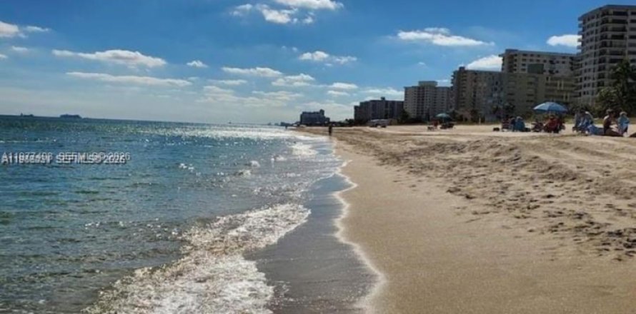 Condominio en Lauderdale-by-the-Sea, Florida, 2 dormitorios  № 2044420
