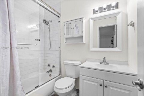 Condo in Boca Raton, Florida, 2 bedrooms  № 2246145 - photo 11