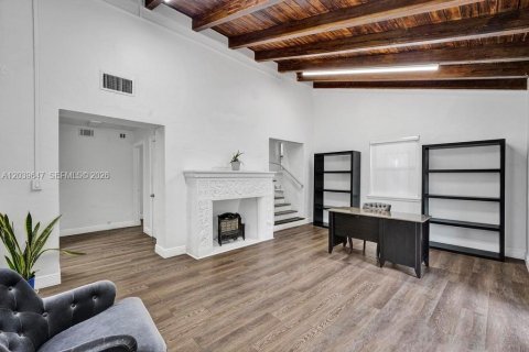 Commercial property in Miami Beach, Florida № 2089461 - photo 15